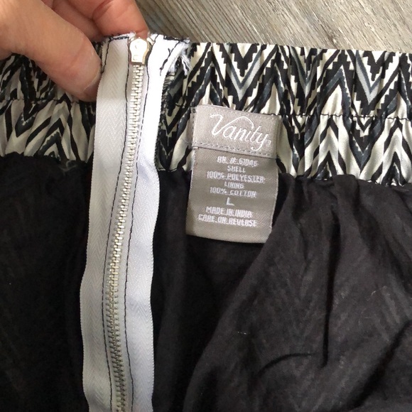 Chevron grey/back VANITY skirt size L - Picture 9 of 11